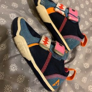 Plae Girls Size 8 Road Runner shoes